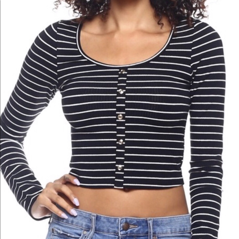 Cropped Top with Sleeves